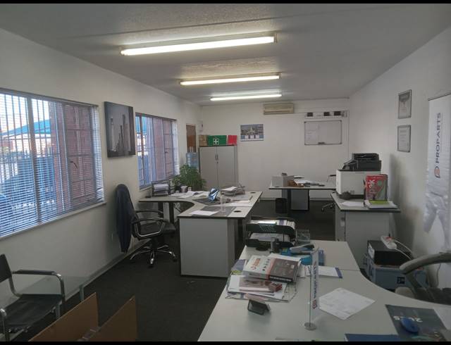 320M² OFFICE TO LET IN JET PARK